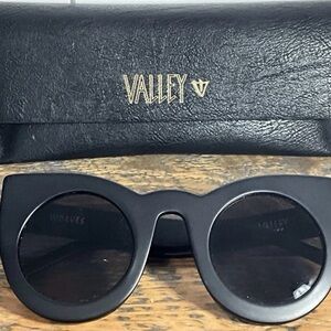Valley Eyewear Wolves Sunglasses Matte Black
